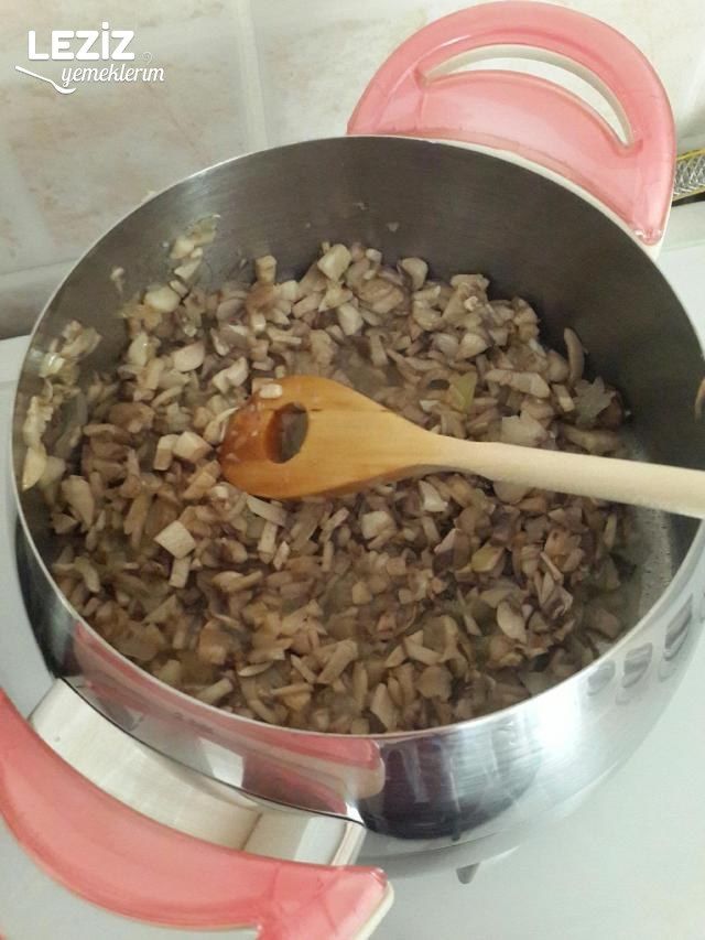 Kremasız Mantar Çorbası