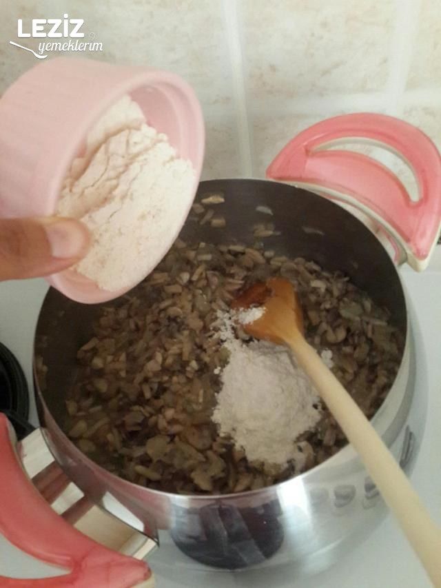 Kremasız Mantar Çorbası