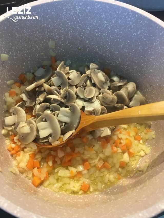 Nefis Sebzeli Mantar Çorbası Tarifi