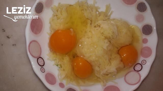 Patatesli Kaşarlı Omlet