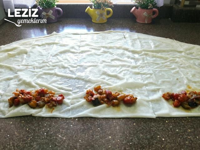 Kıymalı Patlıcanlı Karnıyarık Böreği