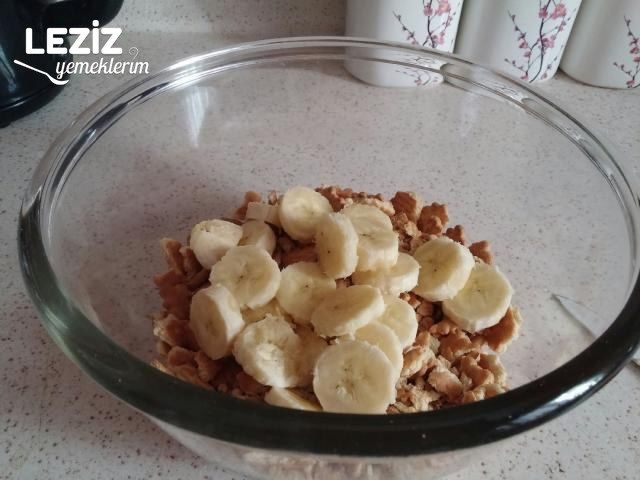 5 Dakikada İkramlık Muzlu Toplar