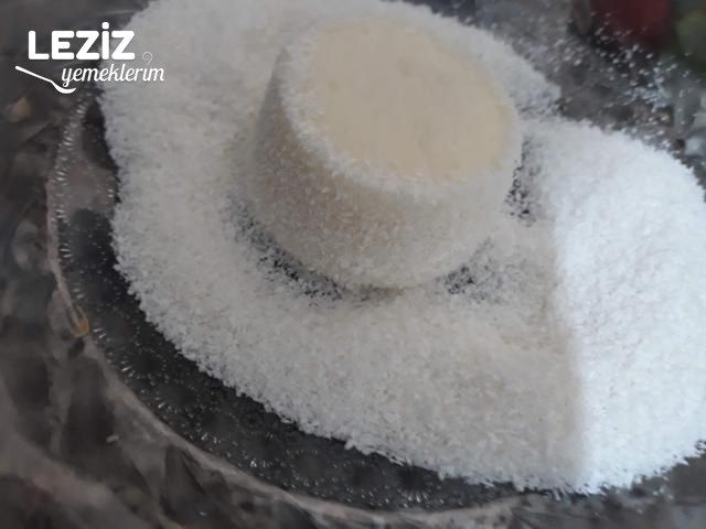 Çok Süslü Bardak Tatlısı