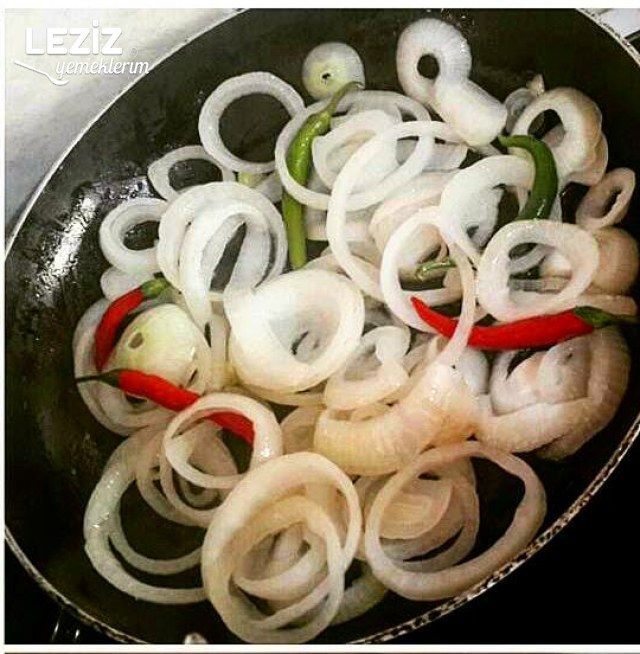 Nar Ekşili Soğan Kavurması