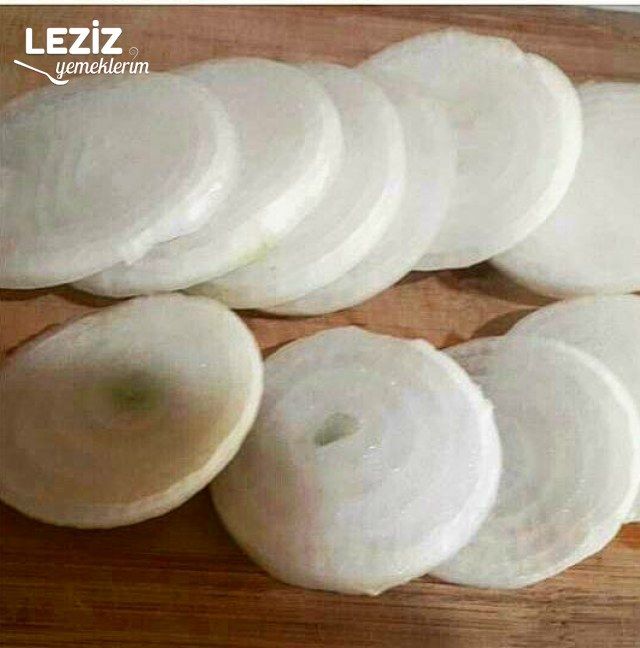 Nar Ekşili Soğan Kavurması