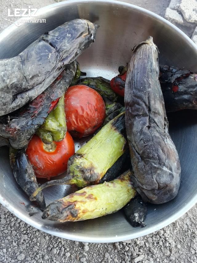 Köz Patlıcan Salatası Yapımı