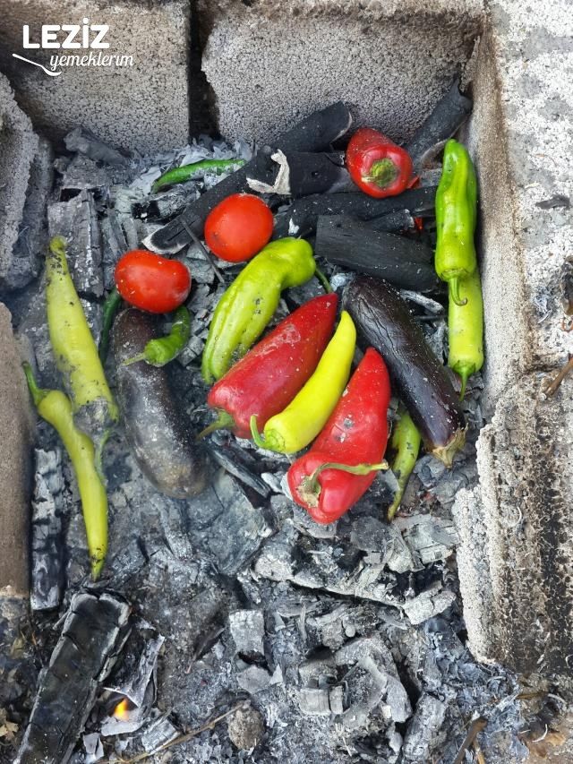 Köz Patlıcan Salatası Yapımı