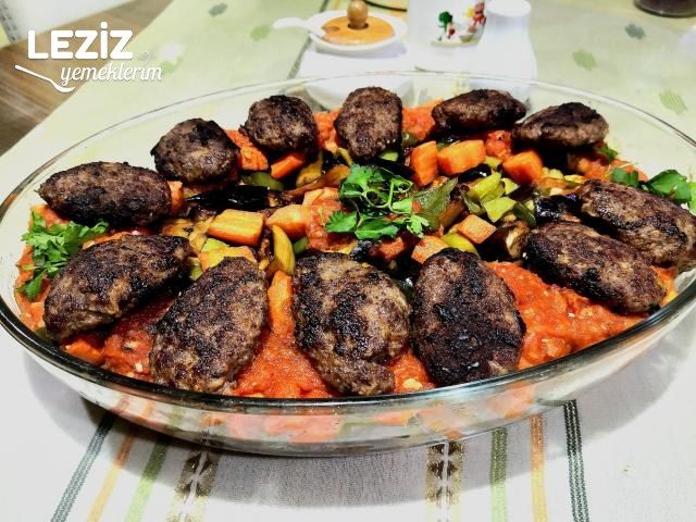 Izgara Köfteli Fırında Soslu Kızartma