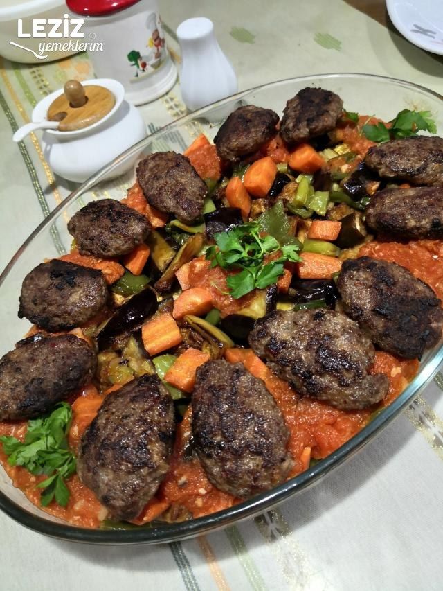 Izgara Köfteli Fırında Soslu Kızartma