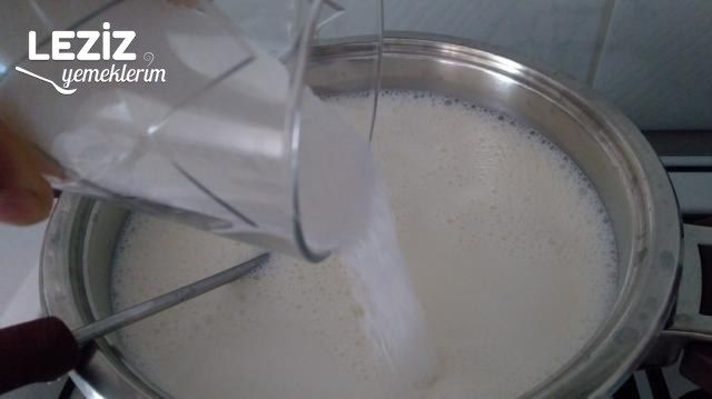 Muhallebi Kıvamında Sütlaç