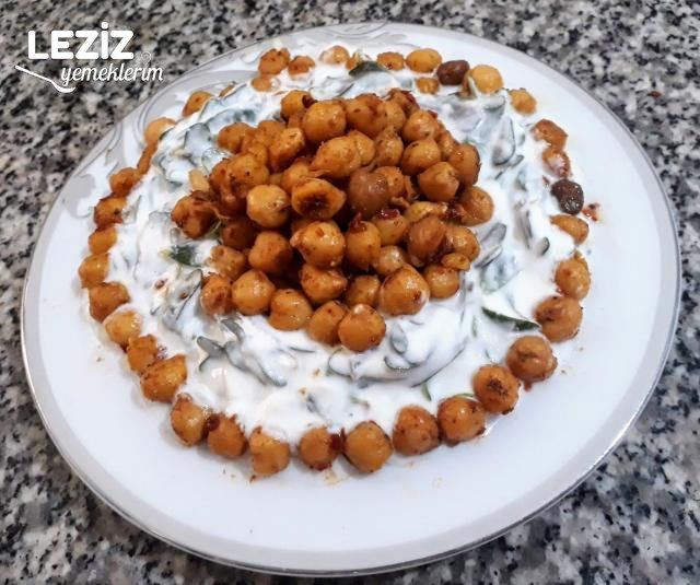 Yoğurtlu Semizotu Yatağında Nohut Kavurma