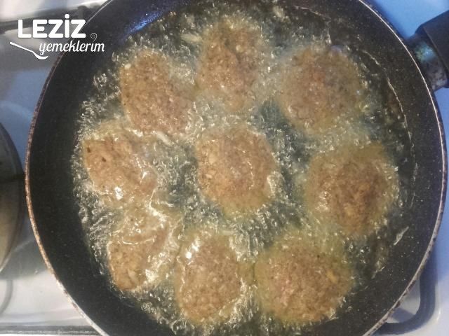 Kuru Köfte Nasıl Yapılır