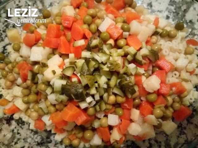 Yoğurtlu Makarna Salatası