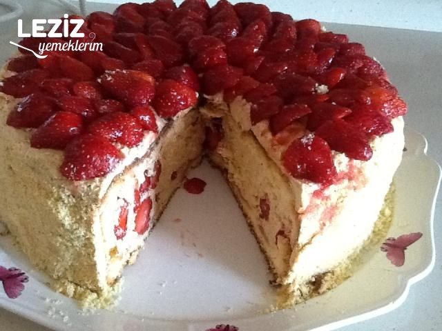 Ev Yapımı Çilekli Pasta (Doğal Ve Lezzetli)