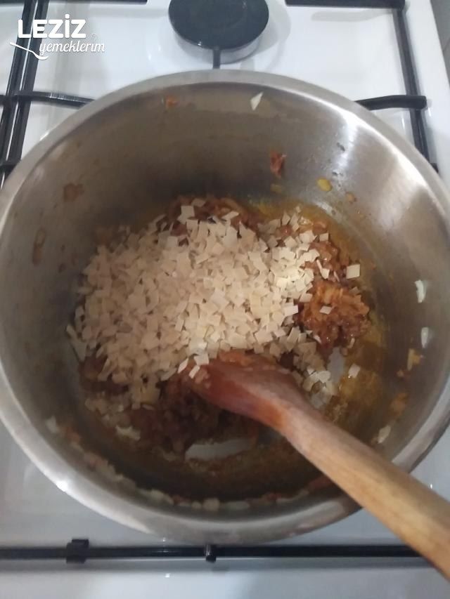 Kıymalı Tutmaç Çorbası