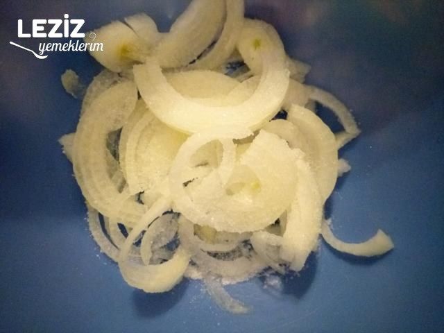 Nefis Soğan Salatası Tarifi