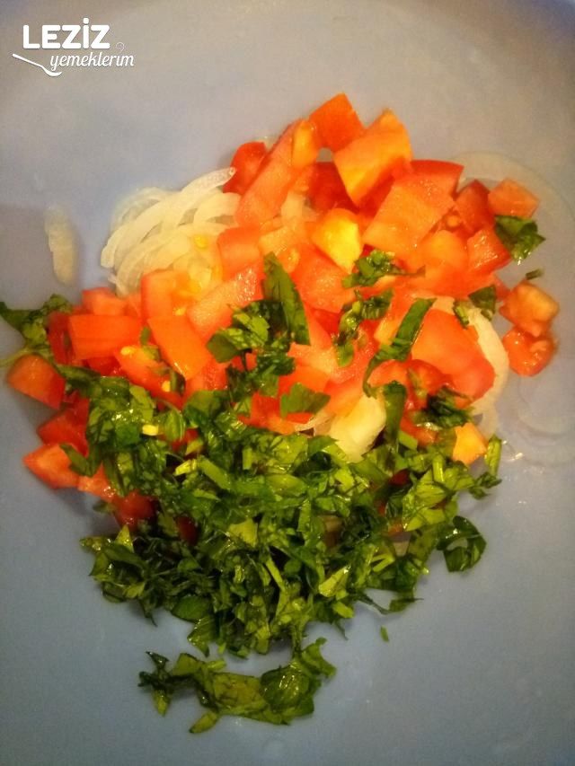 Nefis Soğan Salatası Tarifi