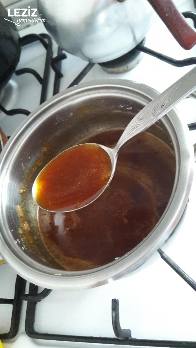 Karamelize Şerbetli Etimek Tatlısı