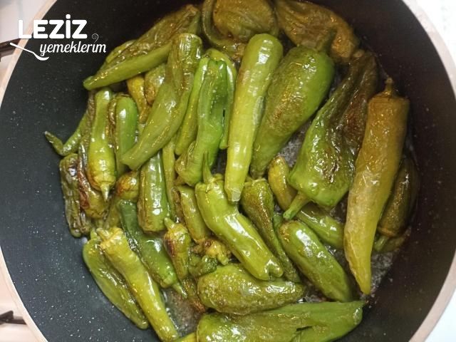 Kahvaltılık Domatesli  Köy Biberi Kavurması