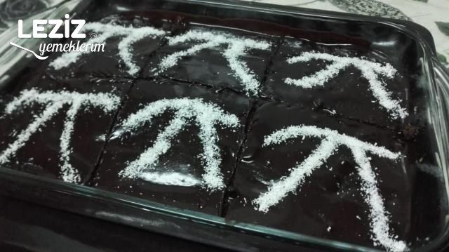 Çikolata Soslu Kakaolu Kek Tarifi