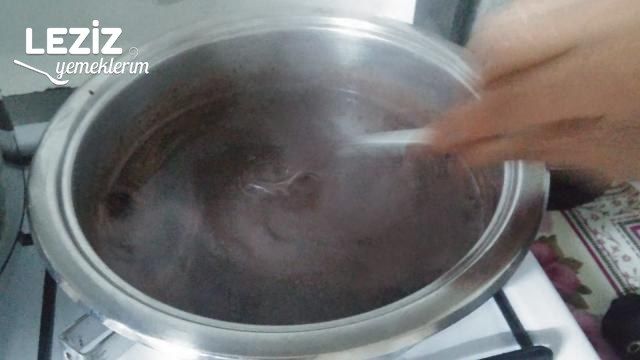 Çikolata Soslu Kakaolu Kek Tarifi