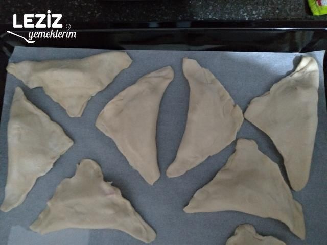 Sosisli Kaşarlı Milföy Böreği