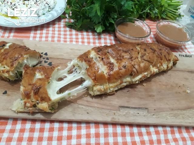 Sarımsaklı Kaşarlı Ekmek Tarifi