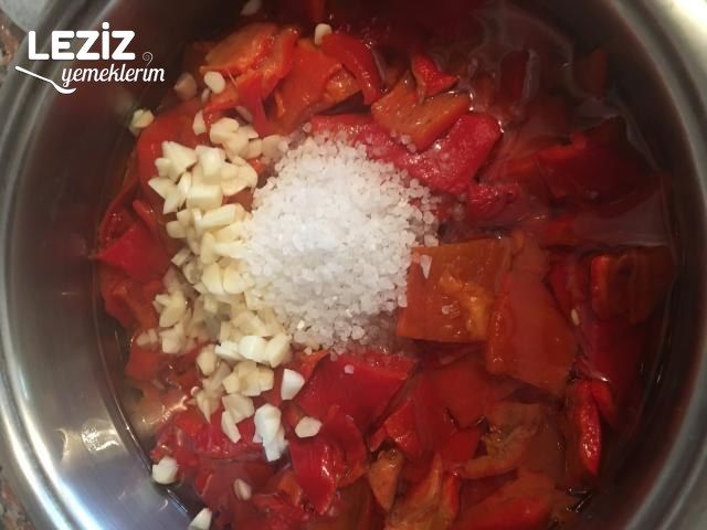 Maydanozlu Köz Biber Turşusu