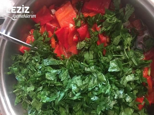 Maydanozlu Köz Biber Turşusu