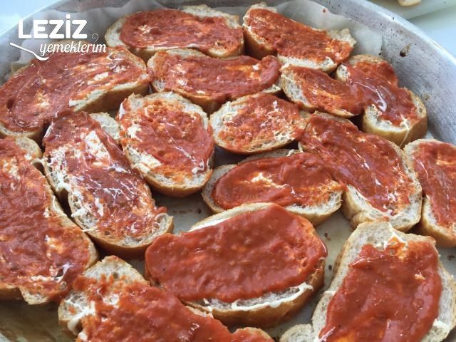 10 Dakikada Bayat Ekmek Pizzası