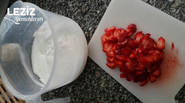 Muzlu Ve Çilekli Parfe