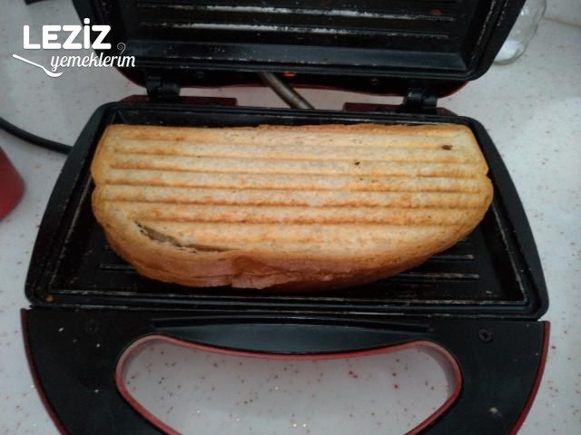 Evde Ayvalık Tostu Nasıl Yapılır