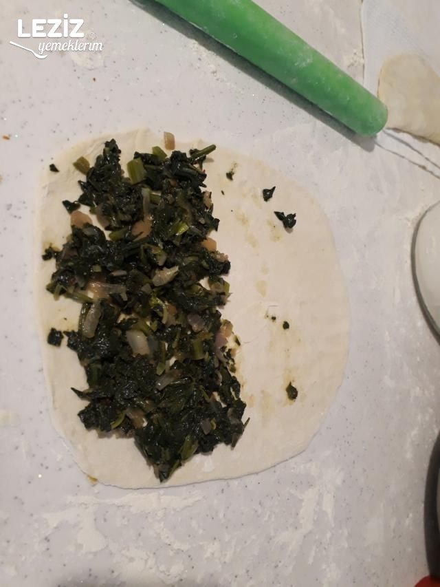 Pırasalı Ve Ispanaklı Gözleme