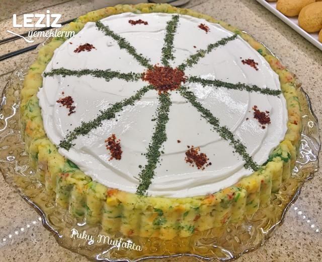 Yoğurtlu Ezme Patates Salatası