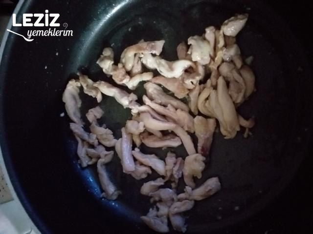 Köri Soslu Mantarlı Tavuklu Tagliatelle