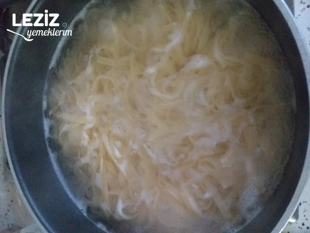 Köri Soslu Mantarlı Tavuklu Tagliatelle