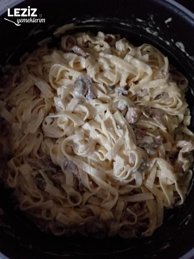 Köri Soslu Mantarlı Tavuklu Tagliatelle