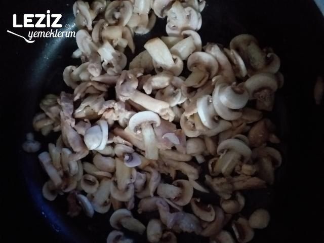 Köri Soslu Mantarlı Tavuklu Tagliatelle