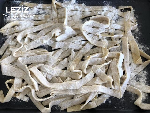 Ev Yapımı Soslu Taze Makarna