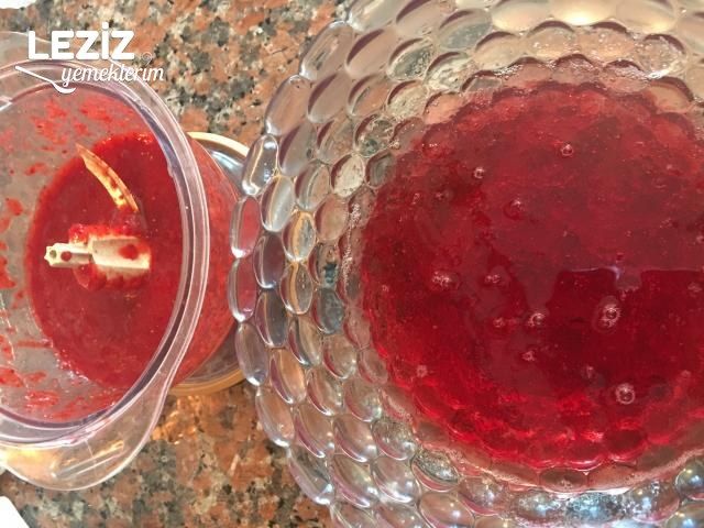 Leziz Çilekli Puding