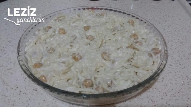 Erişteli Nohutlu Salata