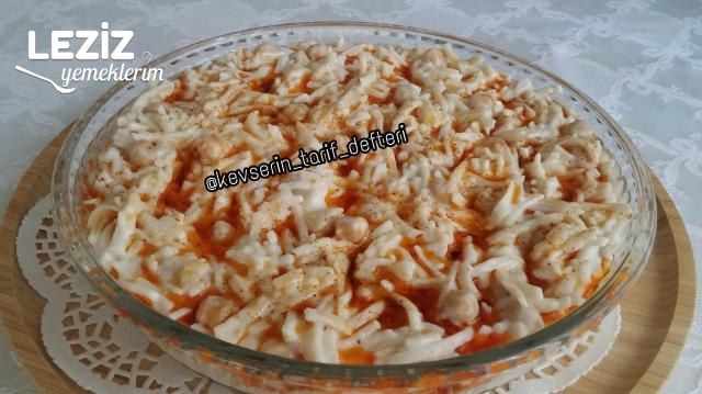 Erişteli Nohutlu Salata