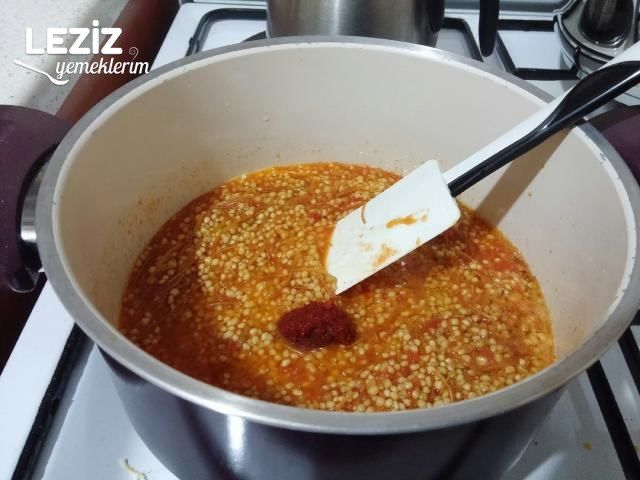 Domatesli Şehriyeli Demleme Kuskus Tarifi