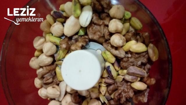 Kuruyemişli Muhallebi Tarifi