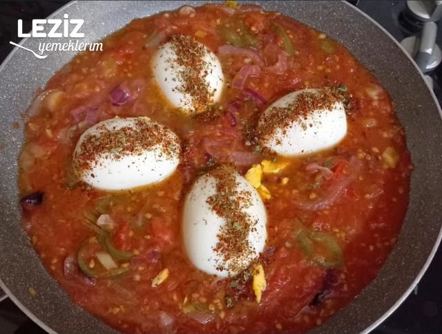 Domates Soslu Yumurta Kapama (Farklı Kahvaltılık Arıyorsanız)