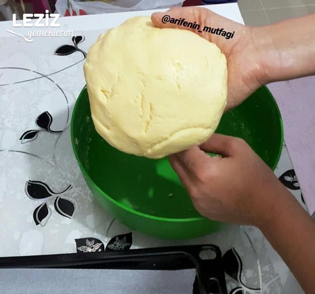 Leziz Nişastalı Çatlak Kurabiye