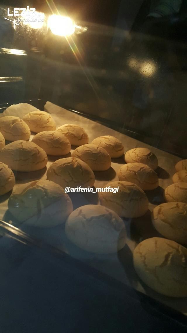 Leziz Nişastalı Çatlak Kurabiye