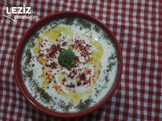 Brokoli Sapı Cacığı Tarifi