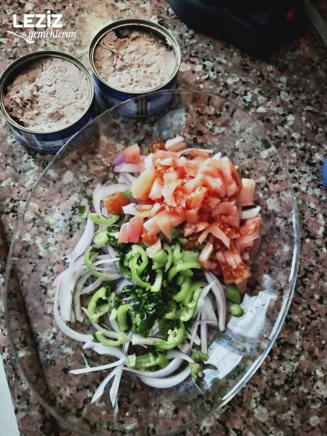 Ton Balıklı Salata Nasıl Yapılır