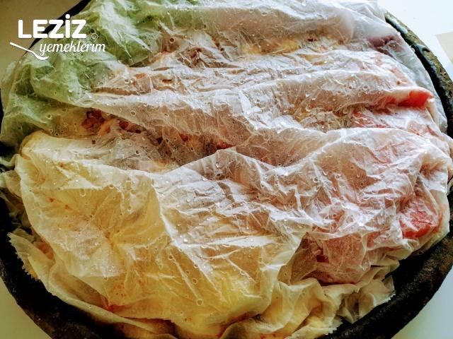 Eli Böğründe (Yan Yana) Tarifi